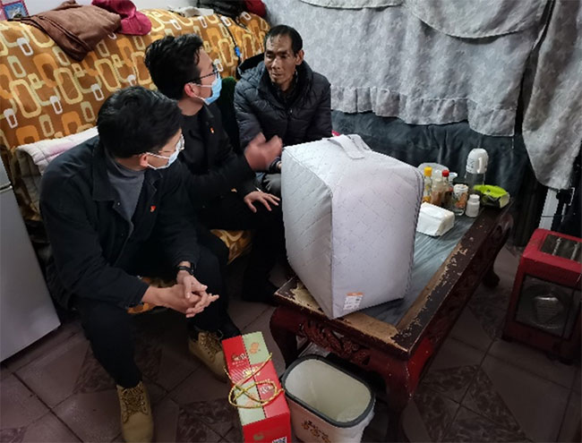 初冬送溫暖 關愛老年人