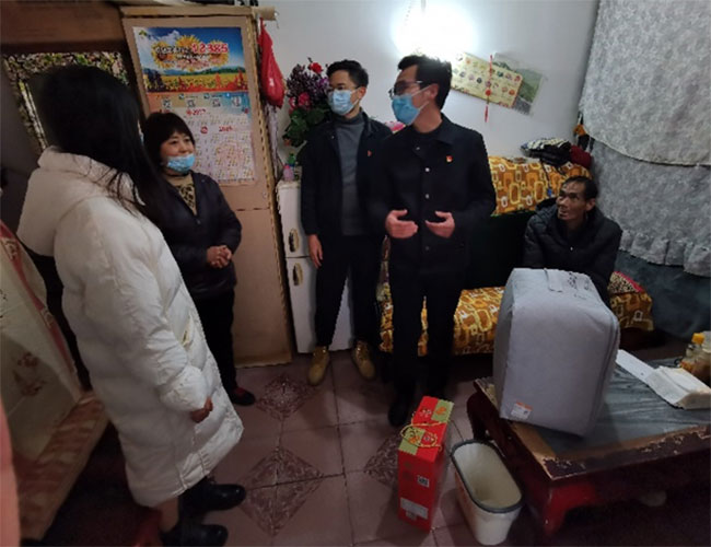 初冬送溫暖 關愛老年人