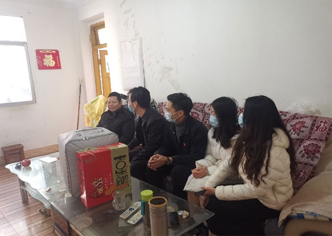 中威正信云南公司初冬送溫暖 關愛老年人